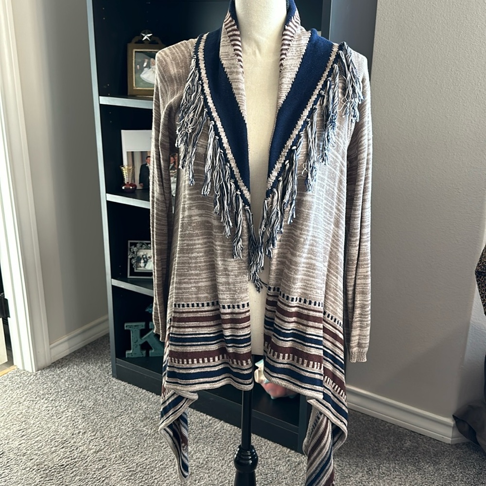 Western light weight sweater with beautiful fringe front